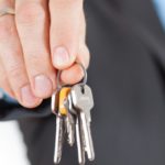 Wer aus der gemeinsamen Mietwohnung auszieht… Gemeinsamen Mietwohnung: Wer muss aus der gemeinsamen Wohnung ausziehen?